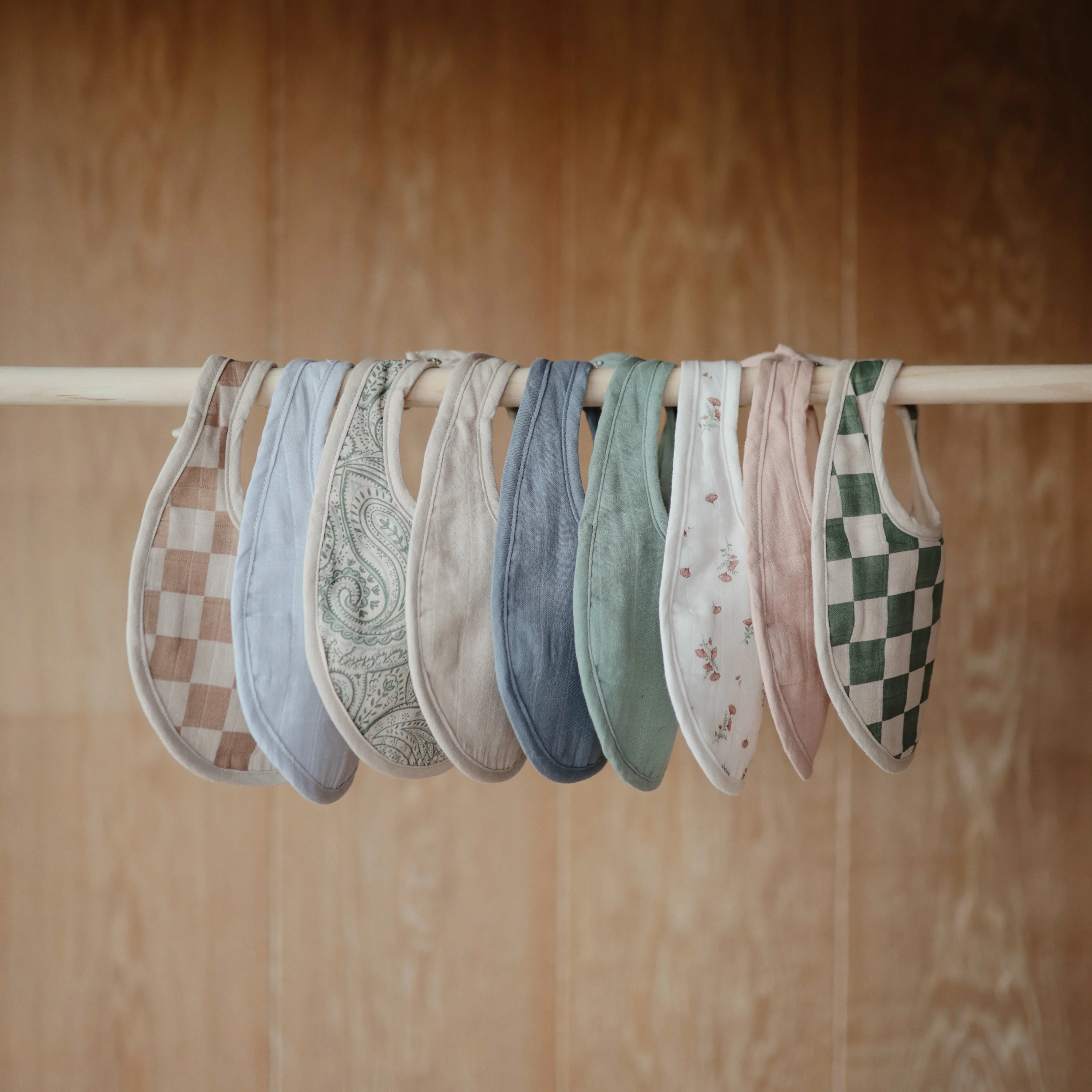 Mushie Muslin Bib - Image 8