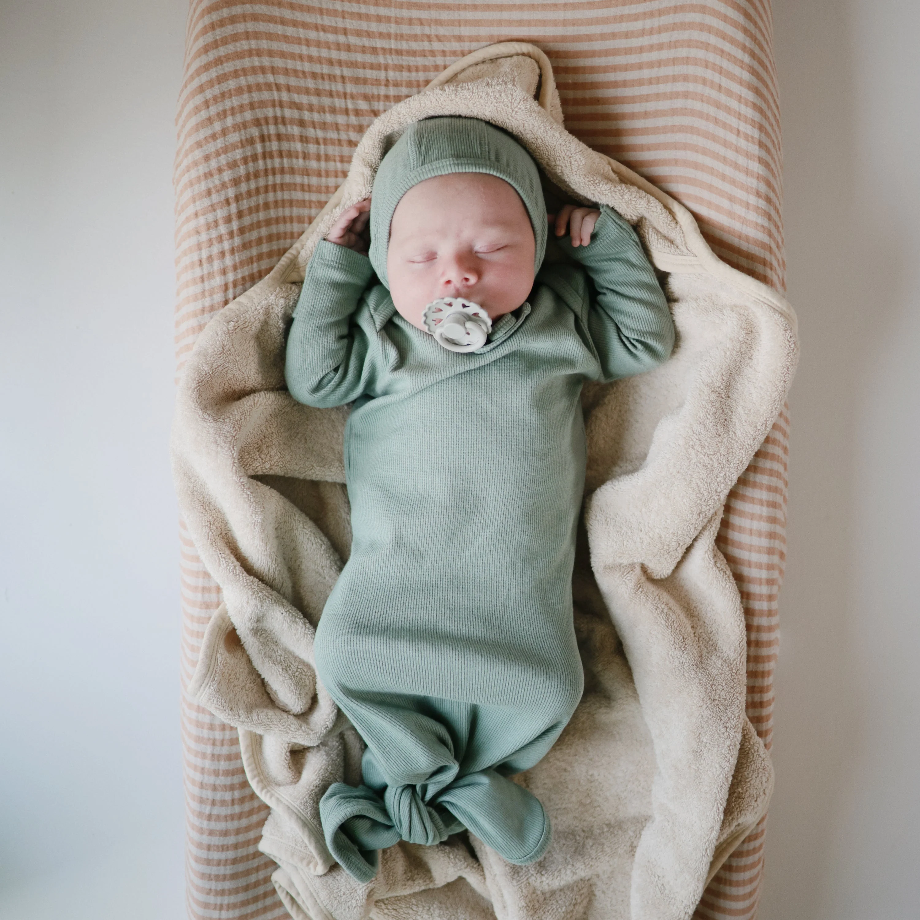 Mushie Organic Cotton Baby Hooded Towel - Image 42