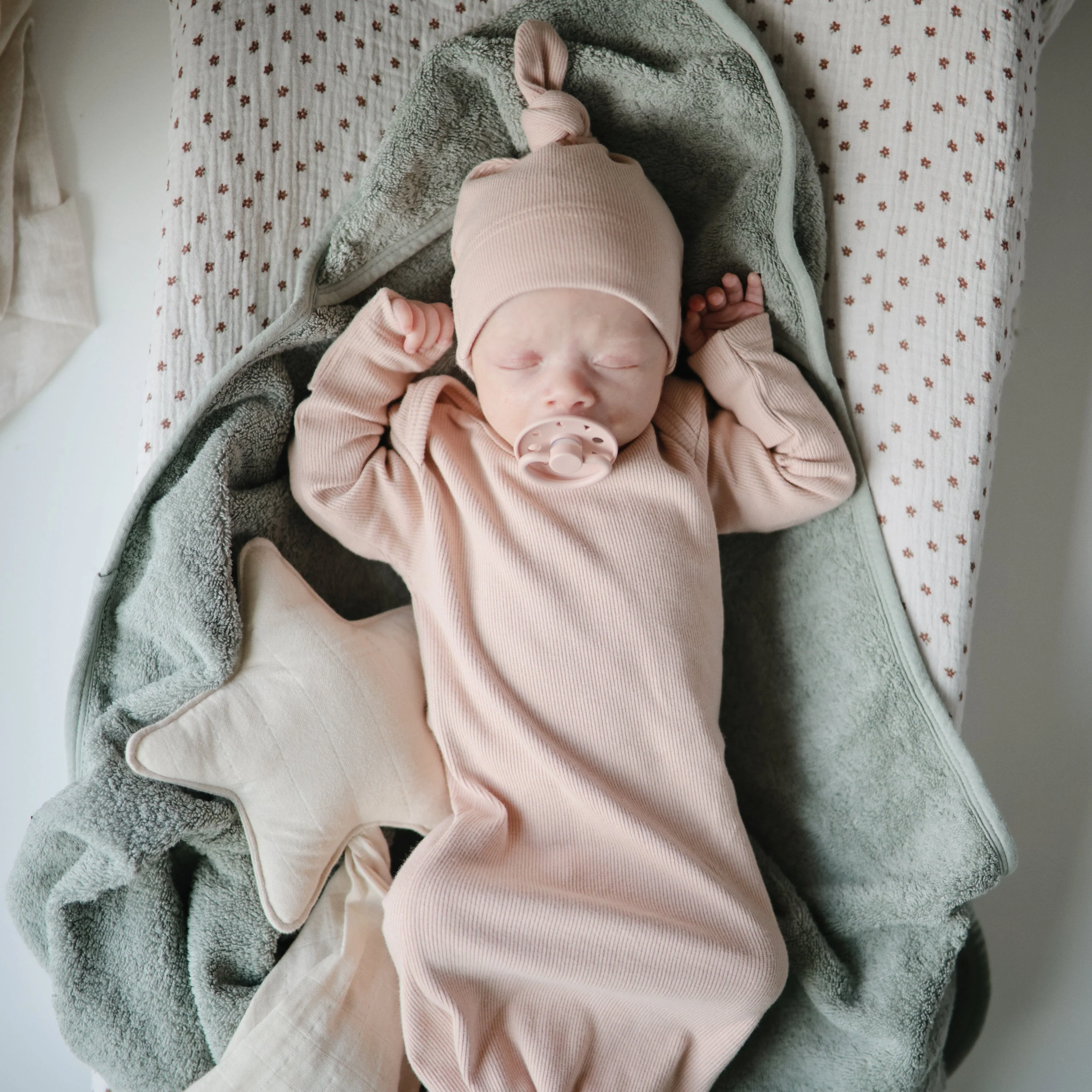 Mushie Organic Cotton Baby Hooded Towel - Image 43