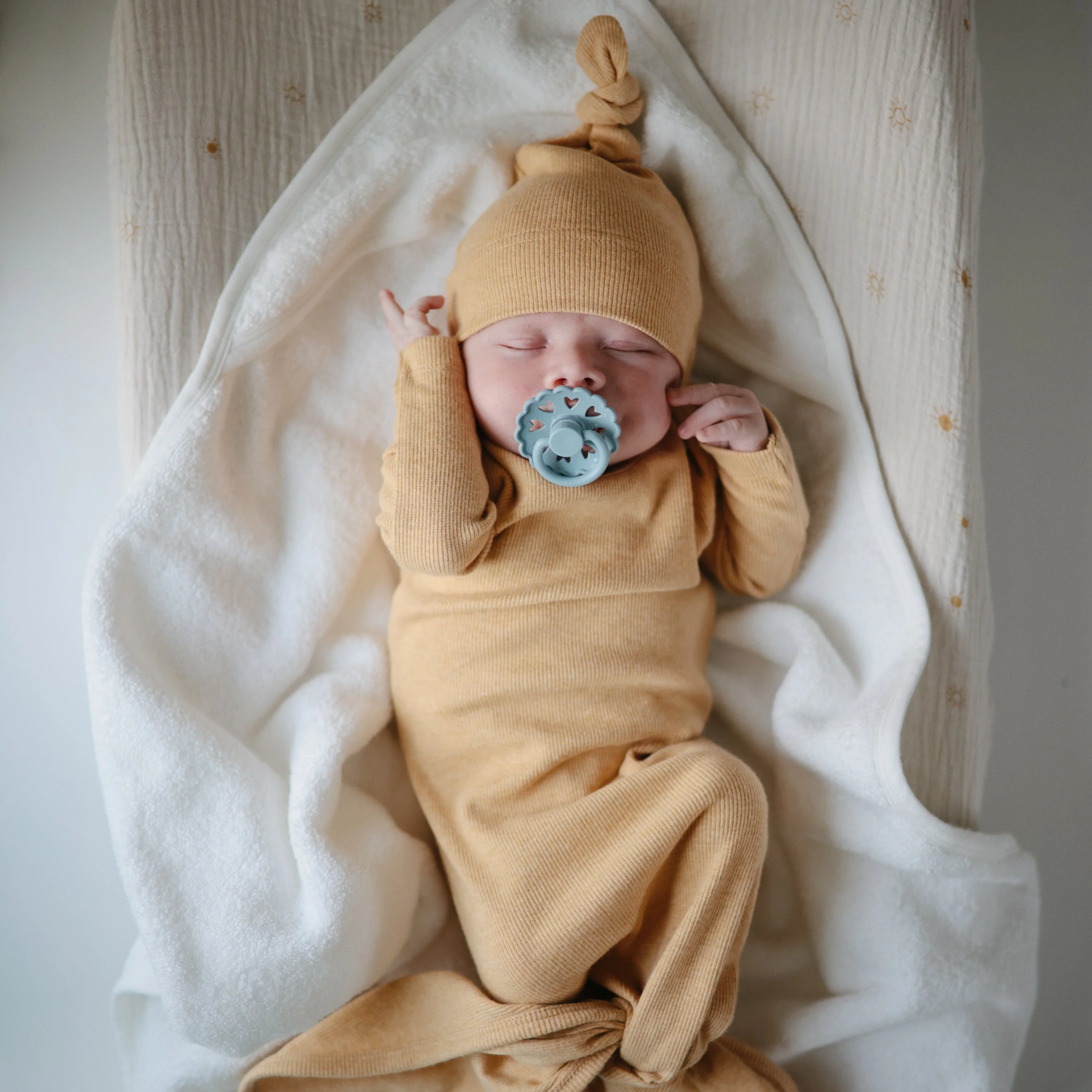 Mushie Organic Cotton Baby Hooded Towel - Image 44