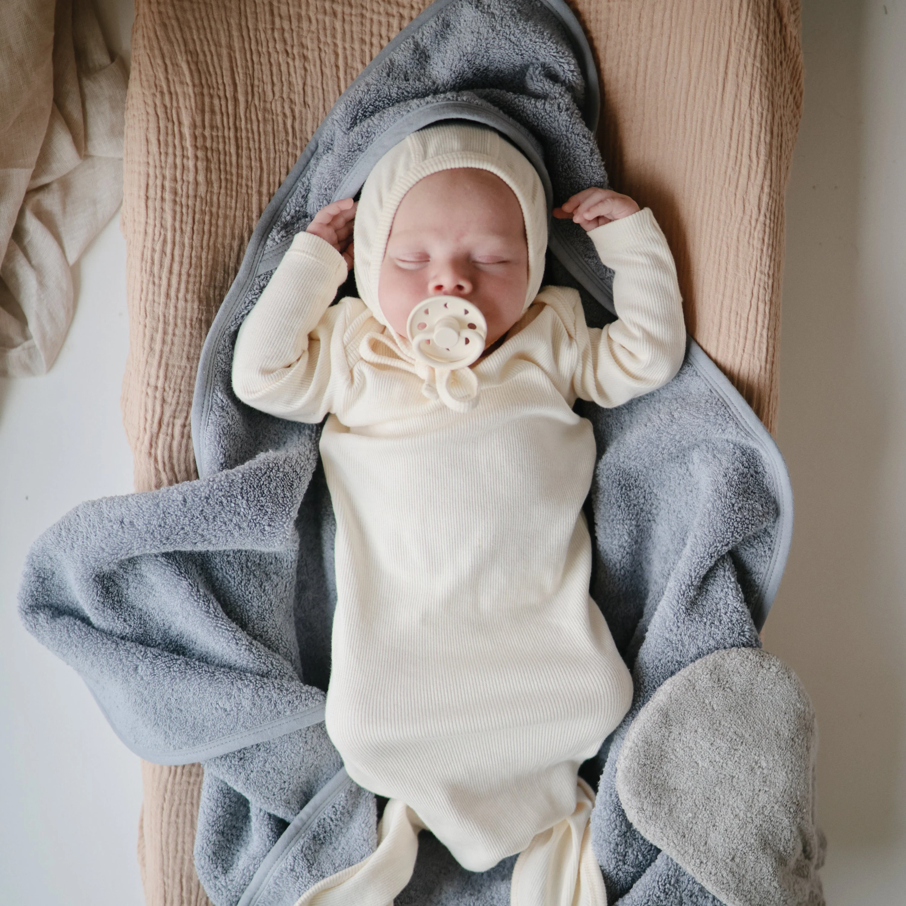 Mushie Organic Cotton Baby Hooded Towel - Image 45