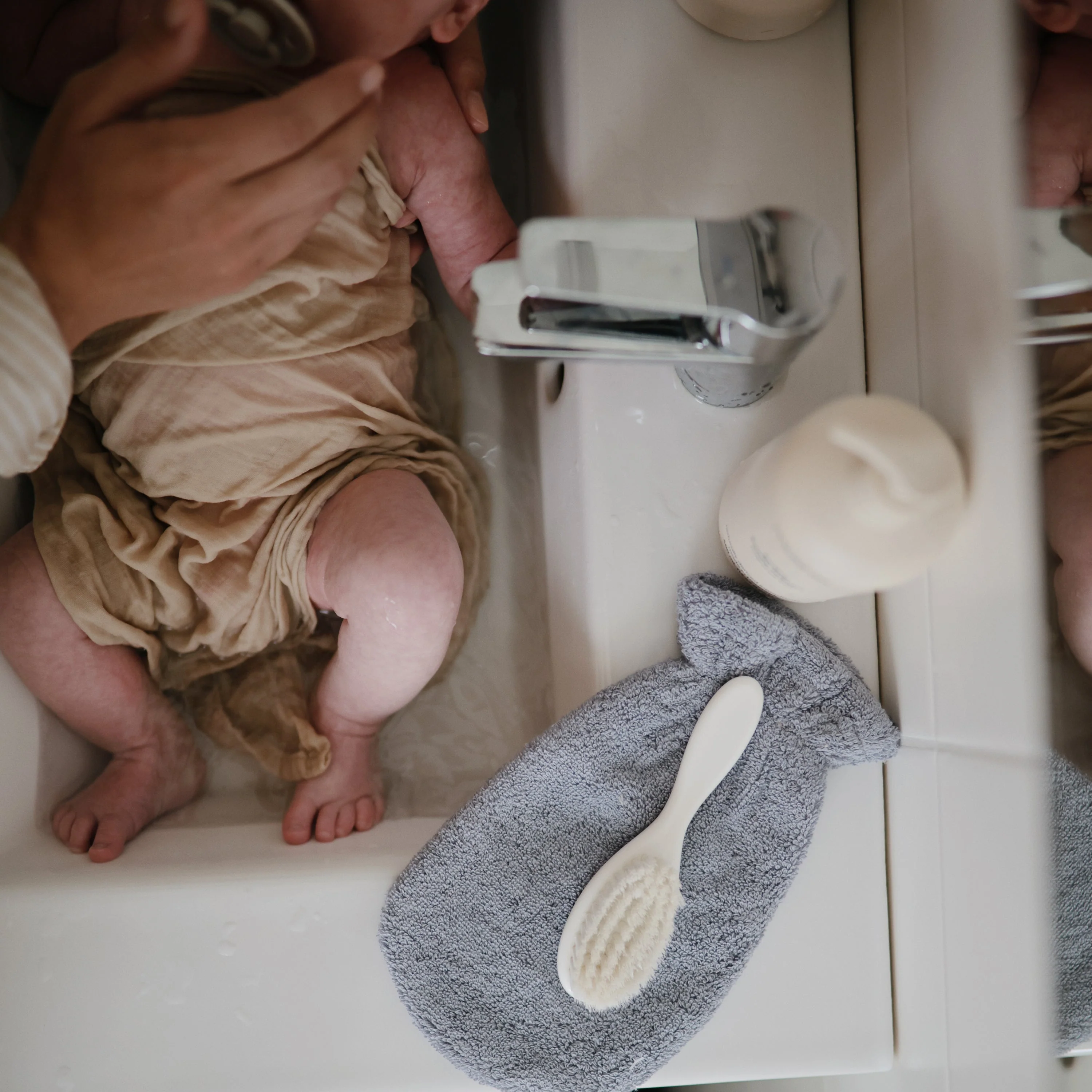 Mushie Organic Cotton Bath Mitt - Image 14