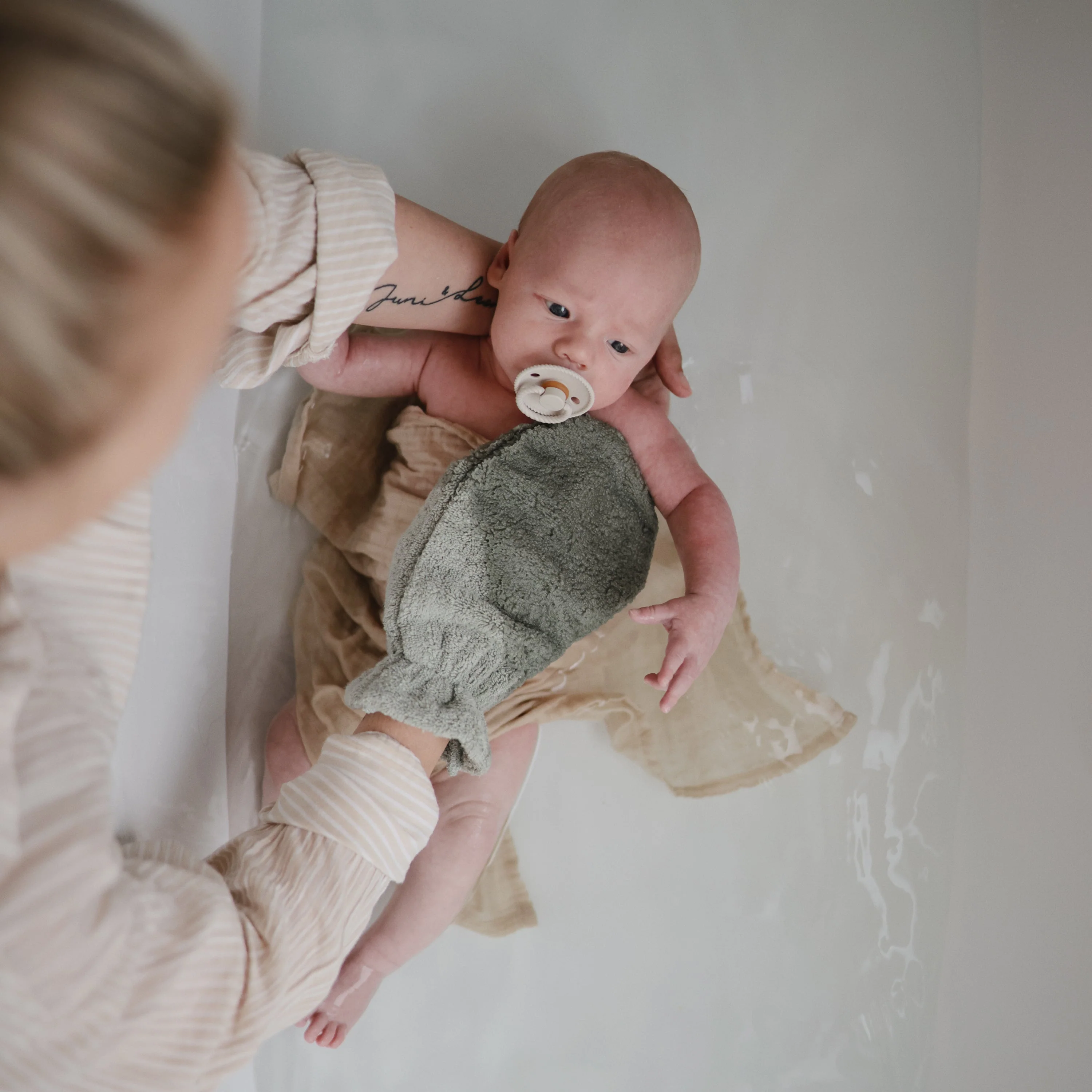 Mushie Organic Cotton Bath Mitt - Image 15
