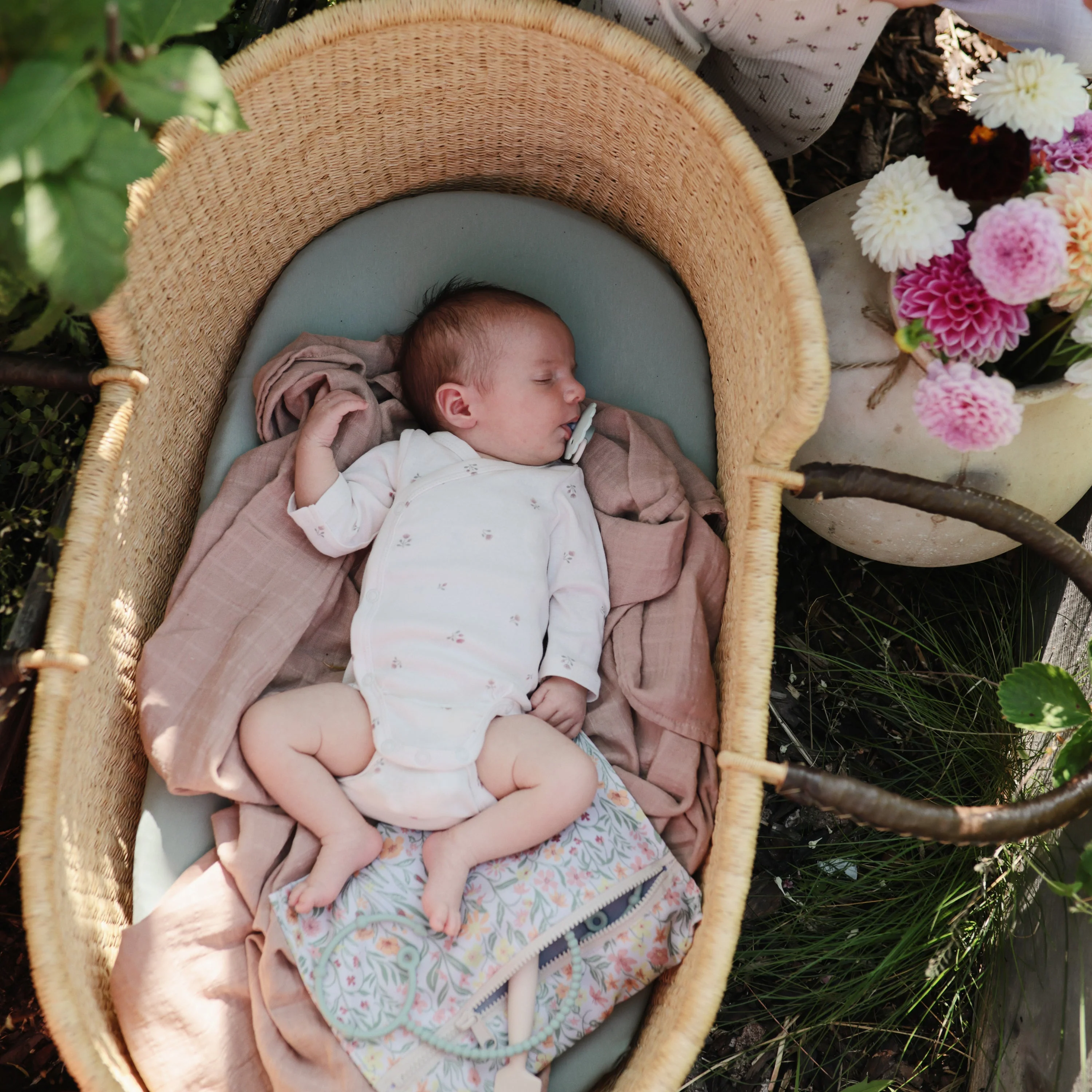 Mushie Organic Cotton Muslin Swaddle Blanket - Image 175