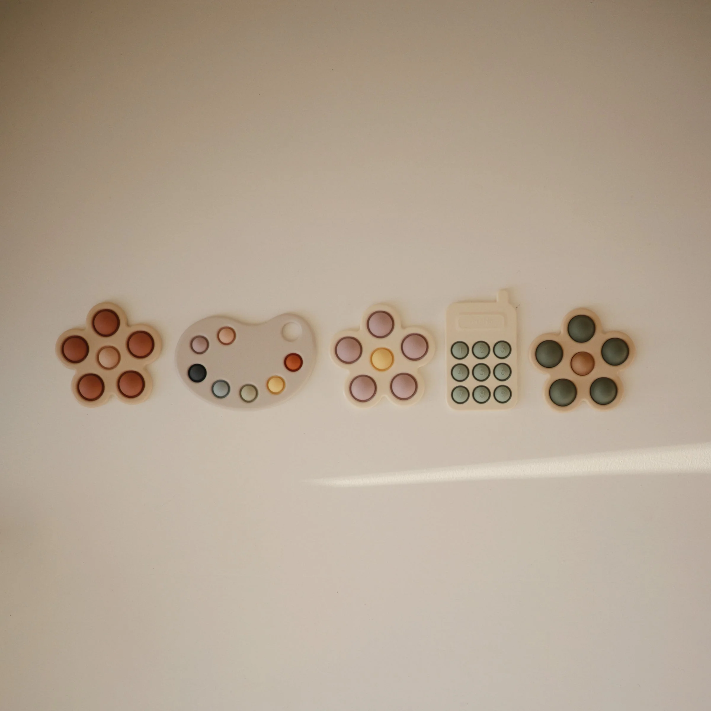 Mushie Paint Palette Press Toy - Image 3