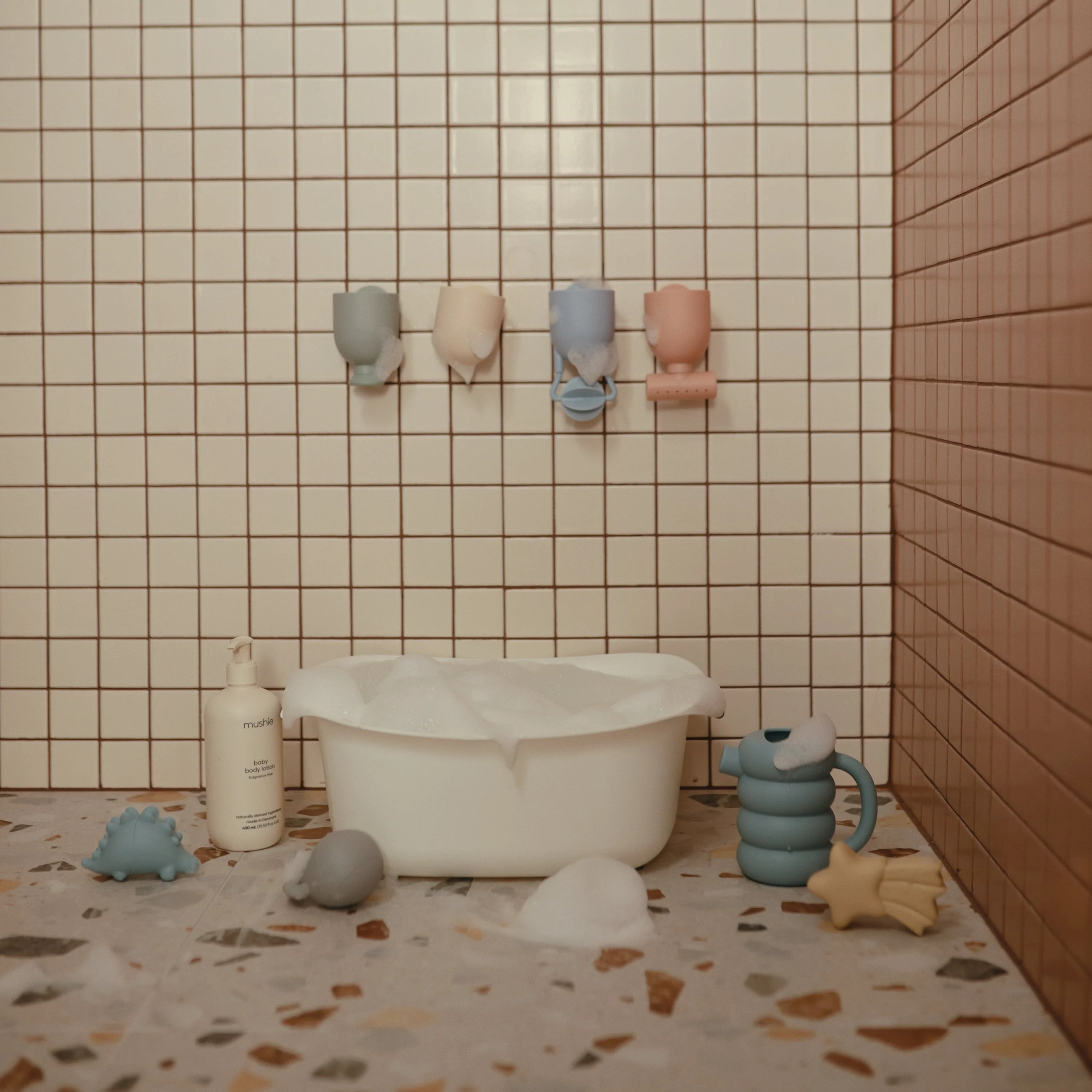 Mushie Pour and Play Bath Set - Image 6