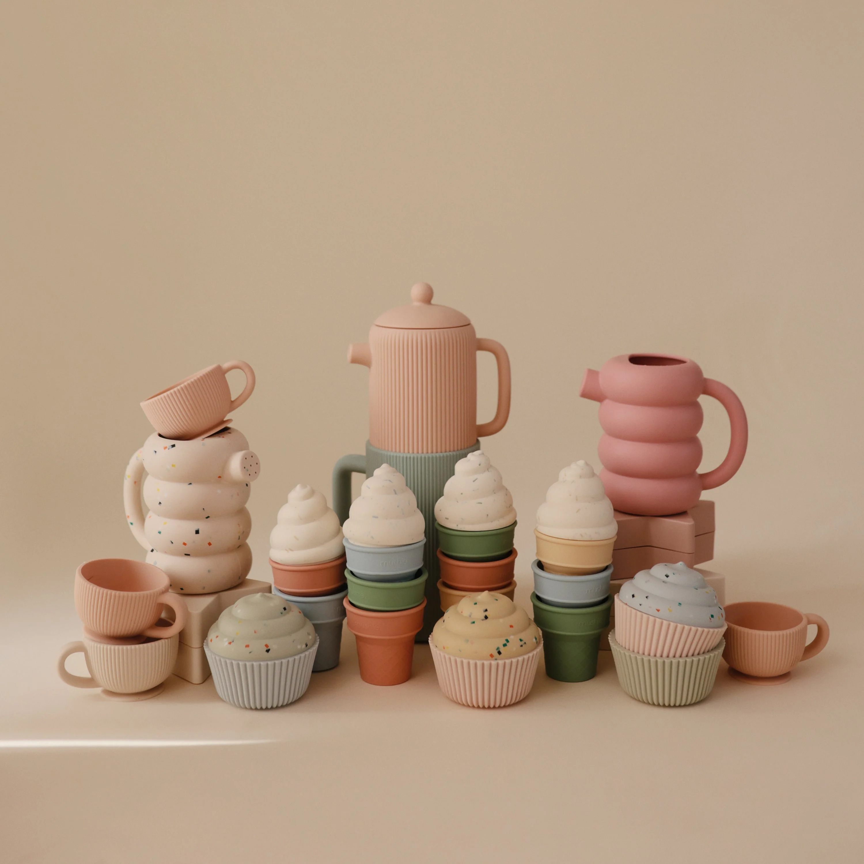 Mushie Silicone Watering Can - Image 10