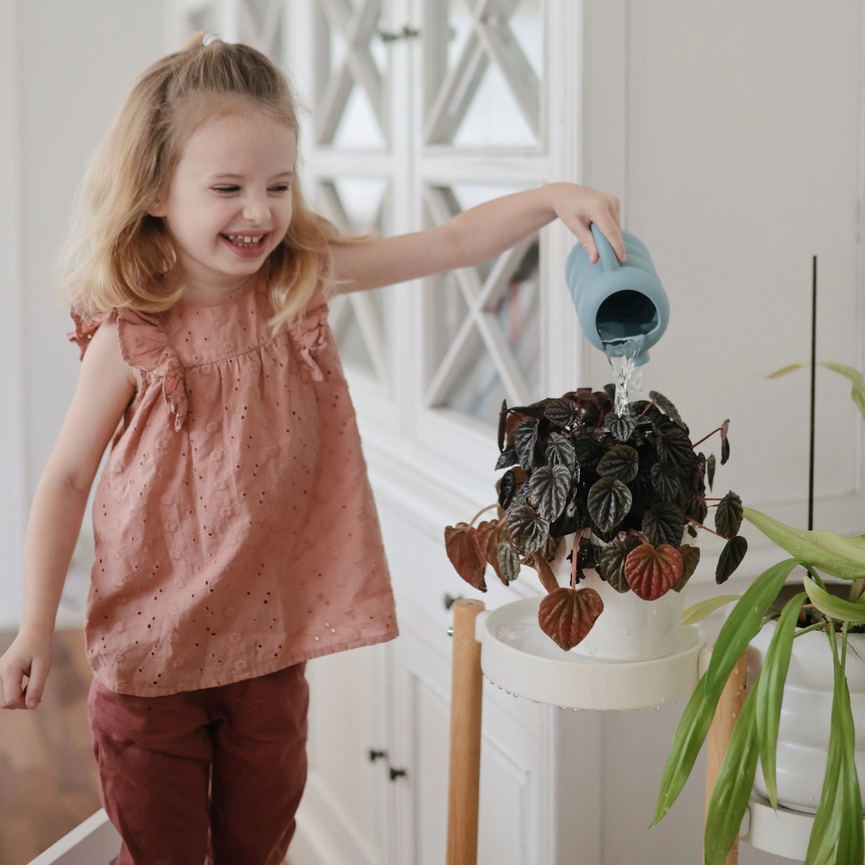 Mushie Silicone Watering Can - Image 7