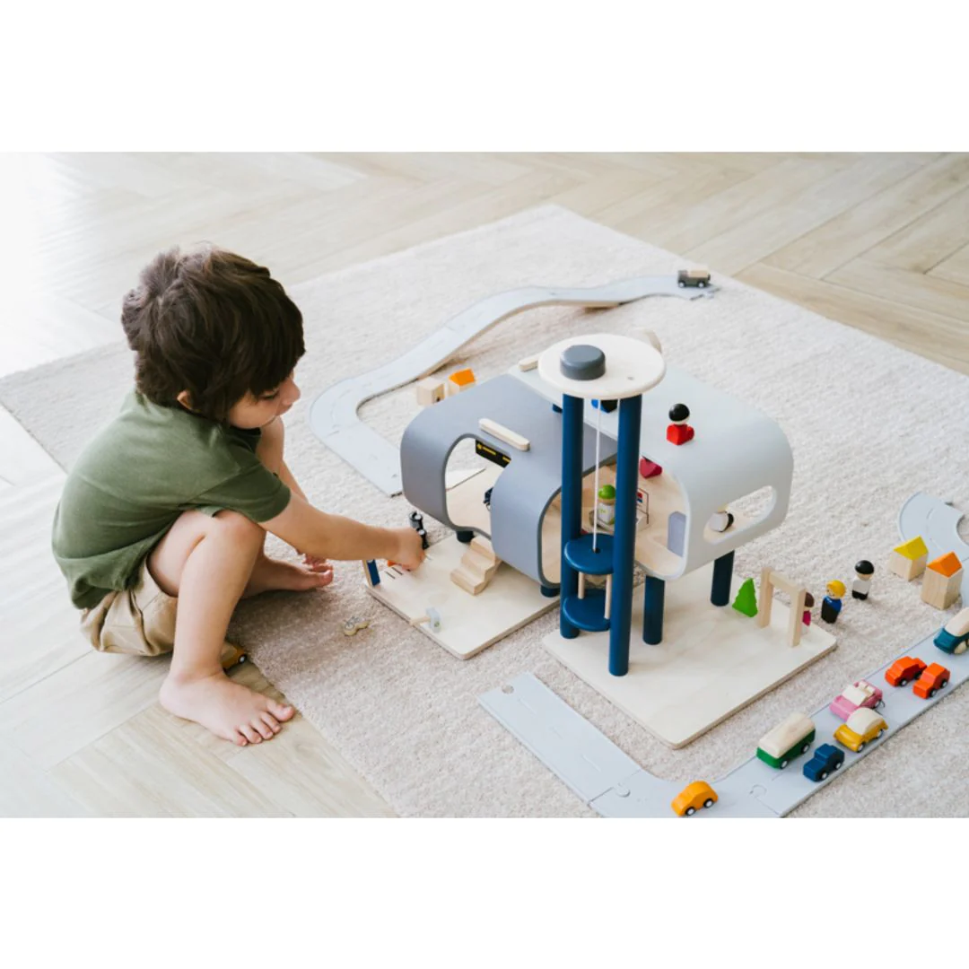PlanToys Central Station - Image 4