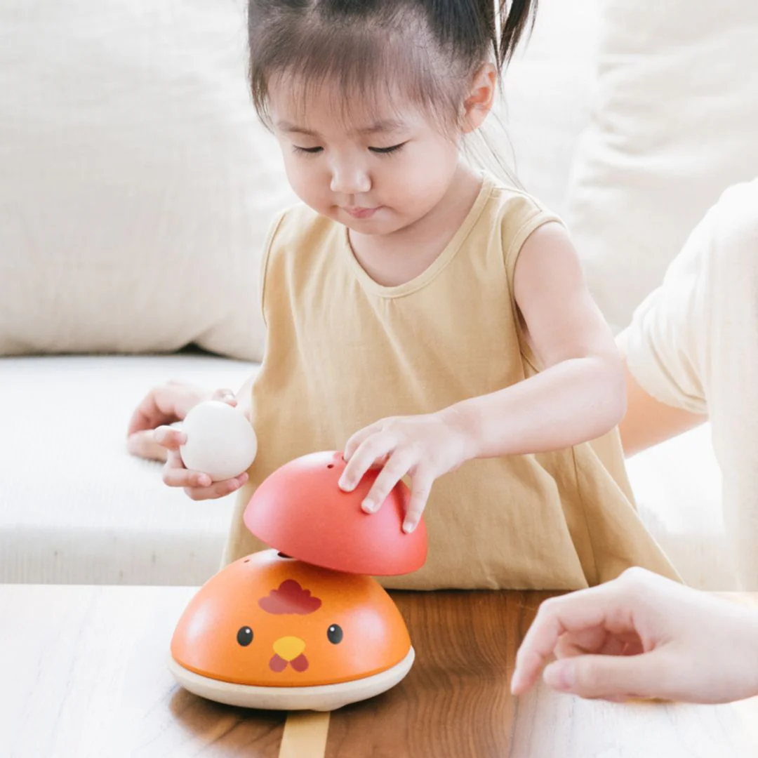 PlanToys Chicken Nesting - Image 5
