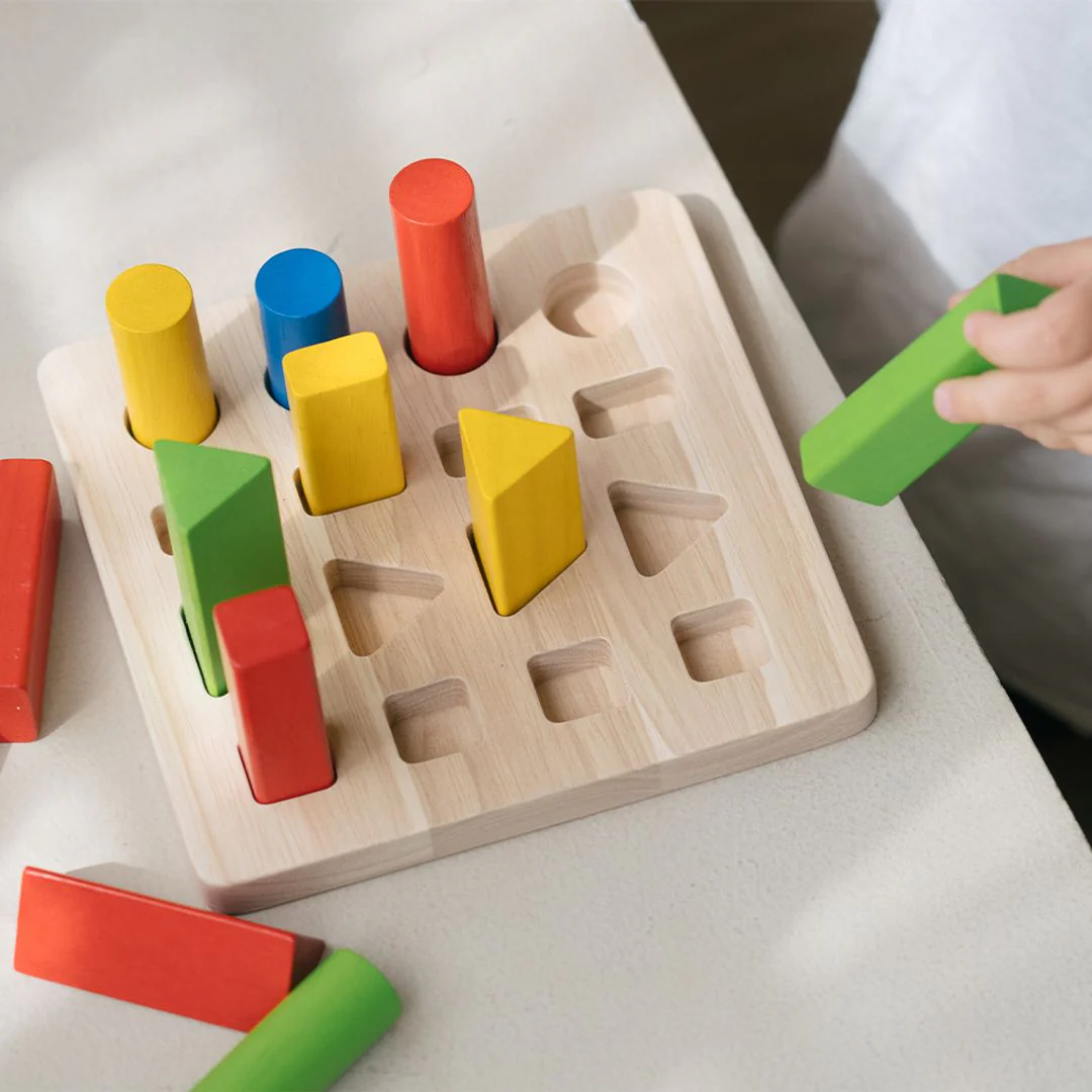 PlanToys Geometric Peg Board - Image 3