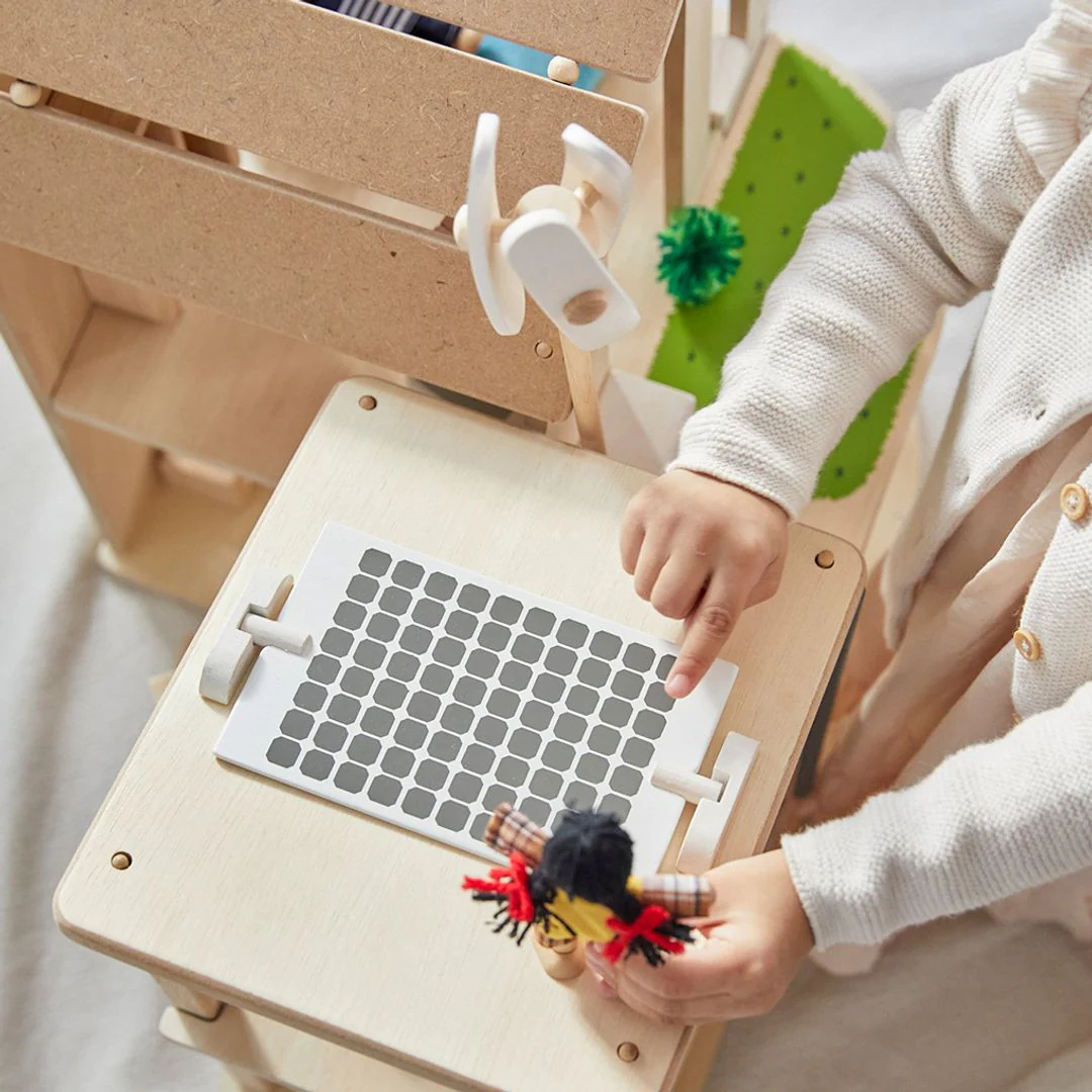 PlanToys Green Dollhouse With Furniture - Image 8
