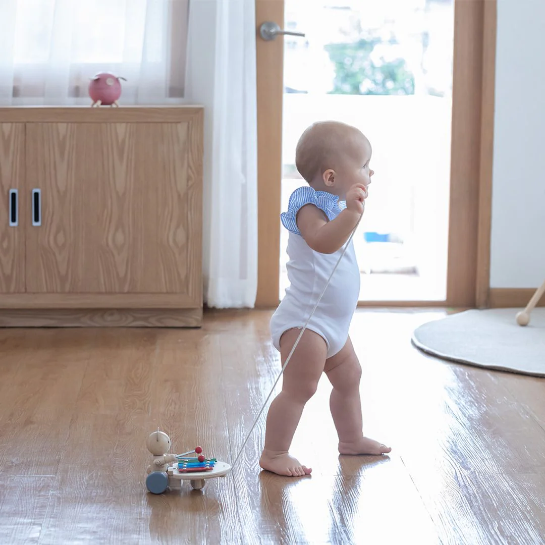 PlanToys Pull Along Musical Bear - Image 5