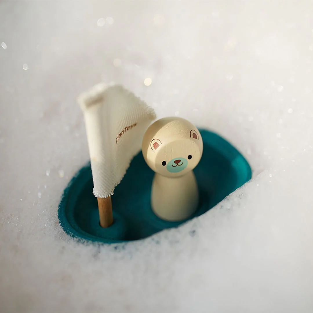 PlanToys Sailing Boat - Polar Bear - Image 3