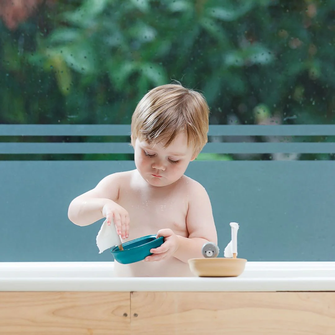 PlanToys Sailing Boat - Seal - Image 3