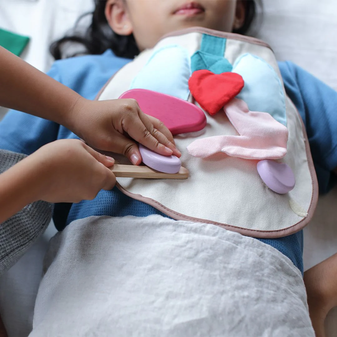 PlanToys Surgeon Set - Image 3