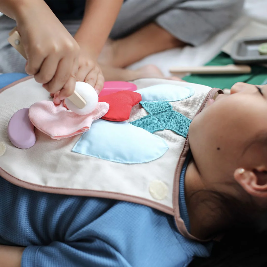 PlanToys Surgeon Set - Image 5