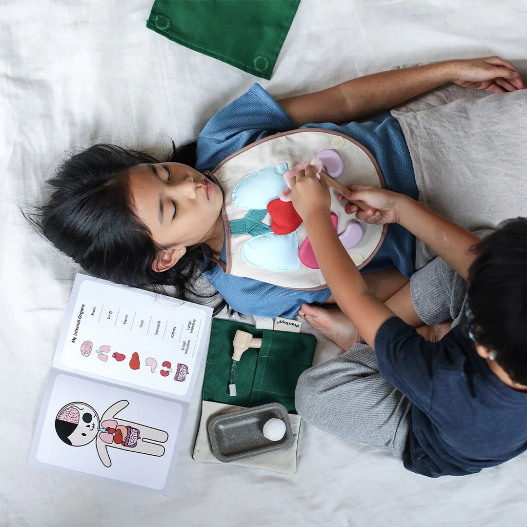 PlanToys Surgeon Set - Image 7