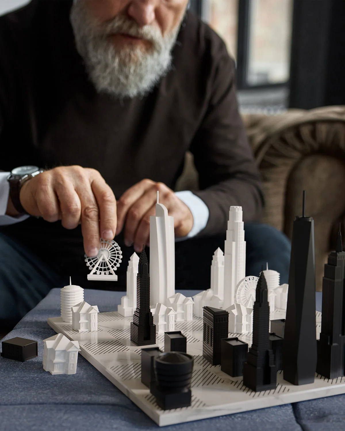 Skyline Chess Chess Set Acrylic NEW YORK vs LOS ANGELES Edition with Marble Hatch Board - Image 5