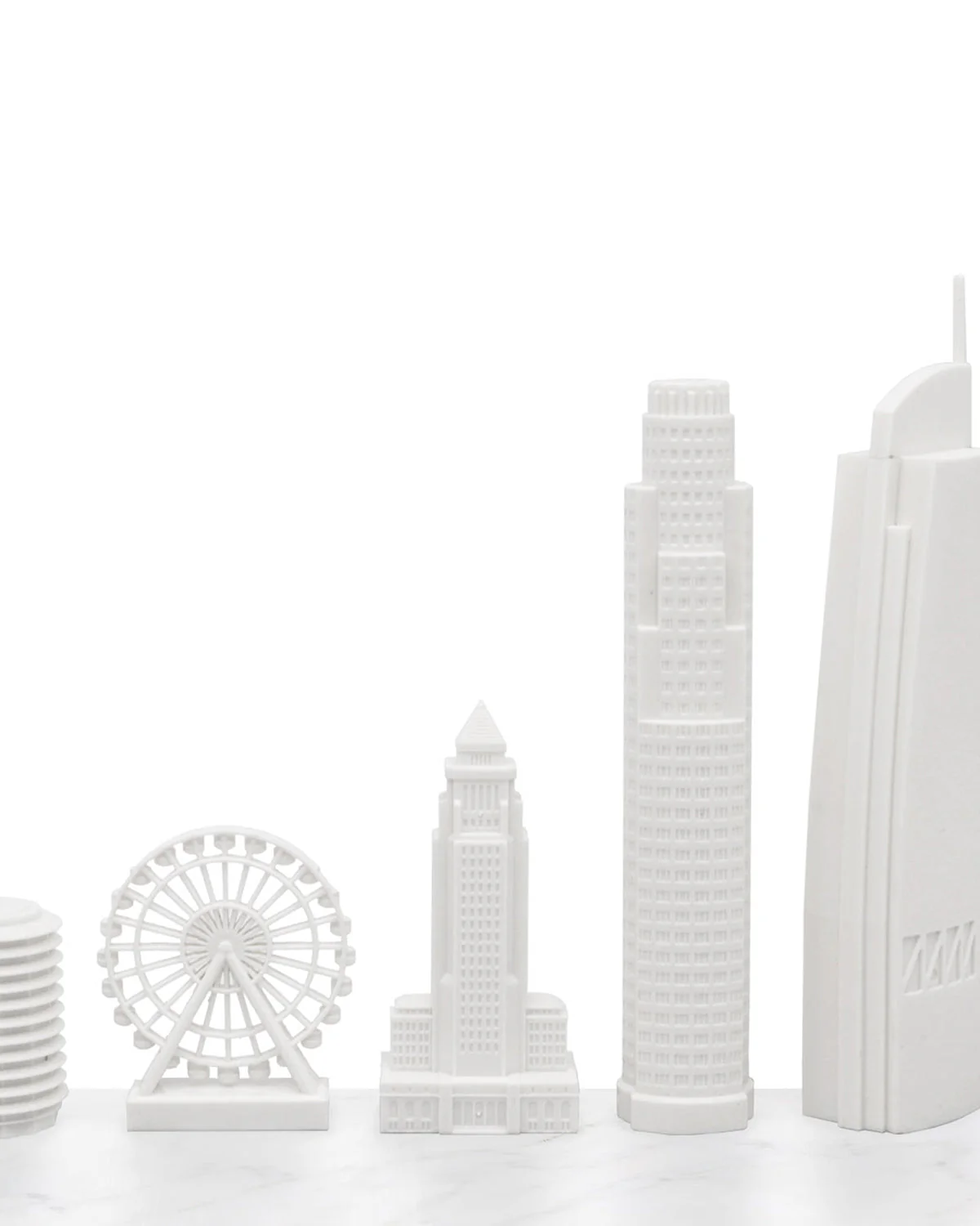 Skyline Chess Chess Set Acrylic NEW YORK vs LOS ANGELES Edition with Wood Hatch Board - Image 4
