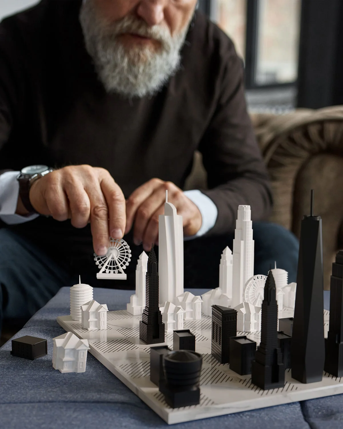 Skyline Chess Chess Set Acrylic NEW YORK vs LOS ANGELES Edition with Wood Hatch Board - Image 5