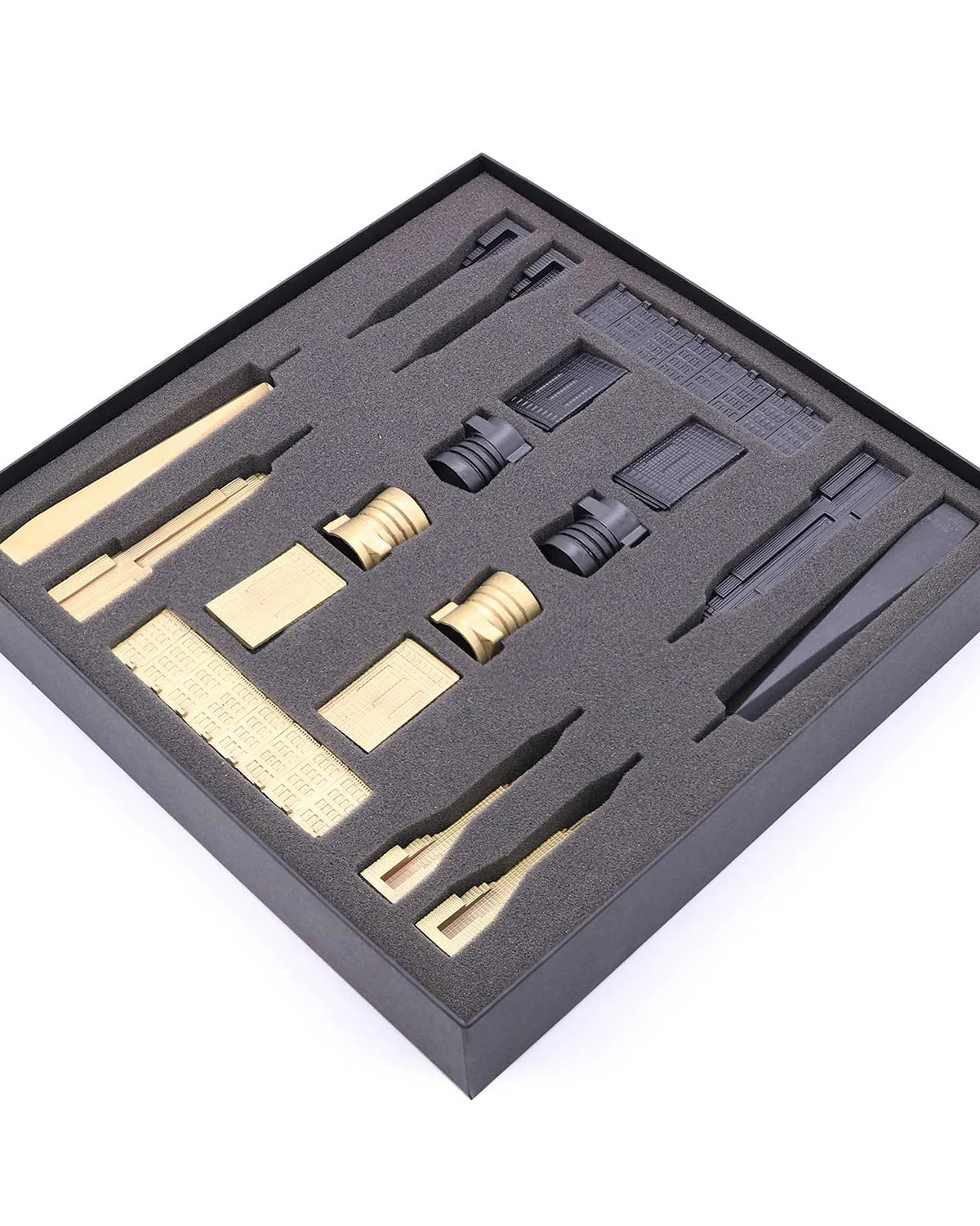 Skyline Chess Chess Set Luxury Bronze NEW YORK Edition with Marble Hatch Board - Image 5