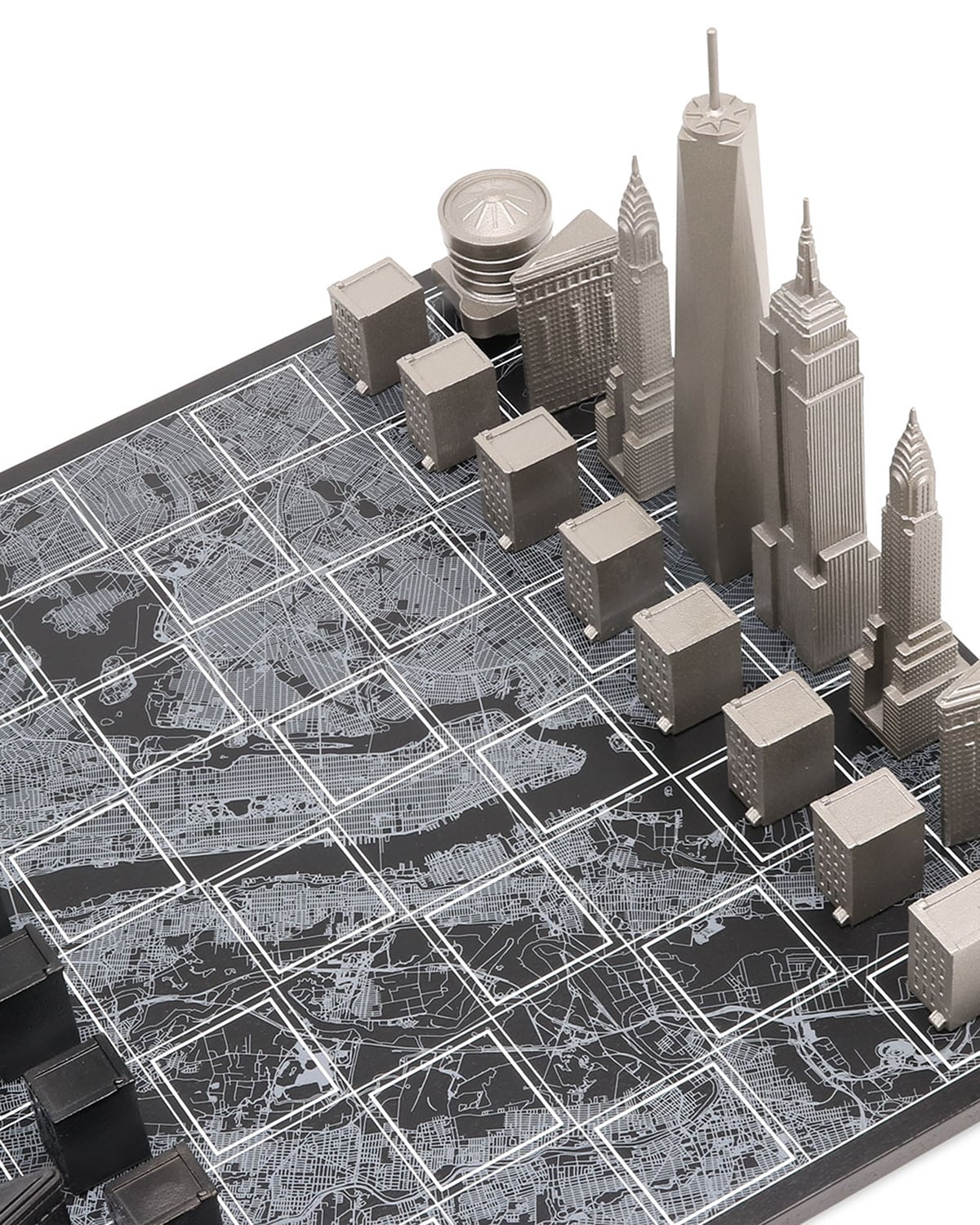 Skyline Chess Chess Set Stainless Steel NEW YORK Edition with Wood Map Board - Image 4