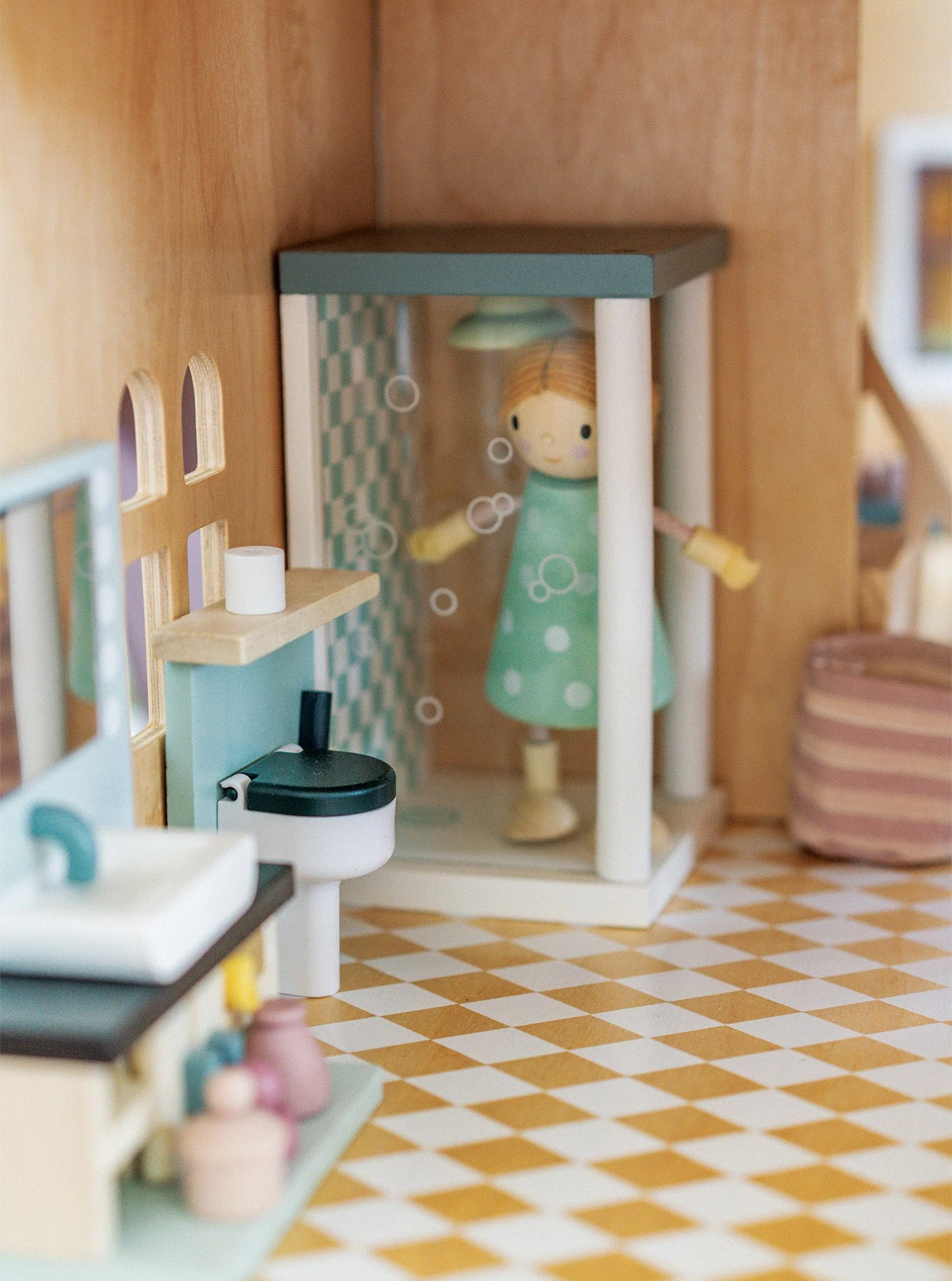 Tender Leaf Dolls House Bathroom Furniture - Image 3