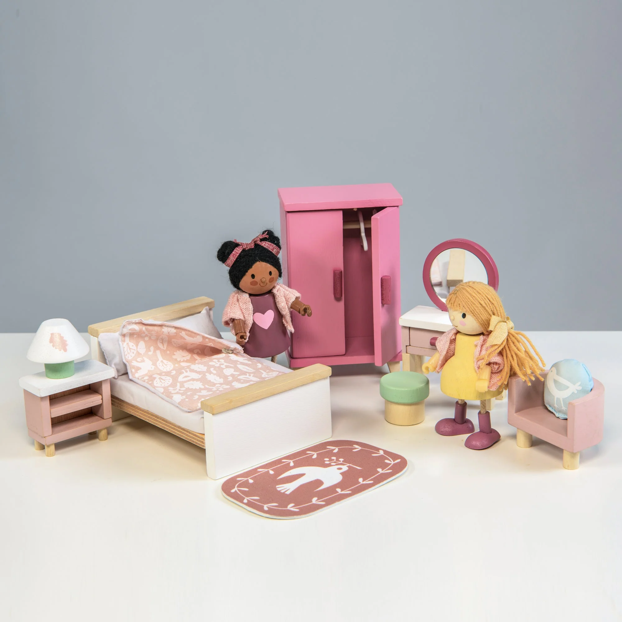 Tender Leaf Dolls House Bedroom Furniture - Image 4