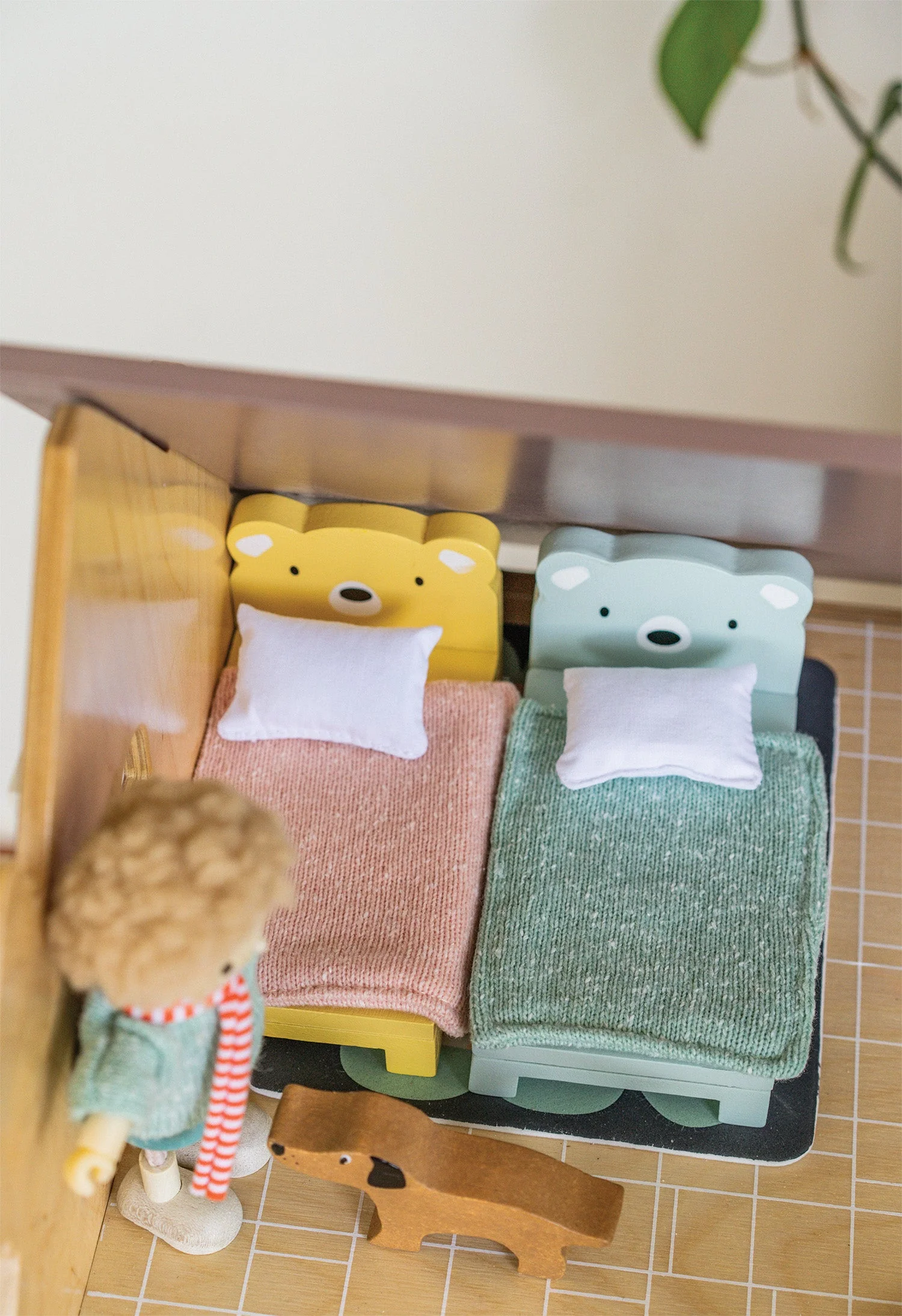 Tender Leaf Dolls House Childrens Room Furniture - Image 2