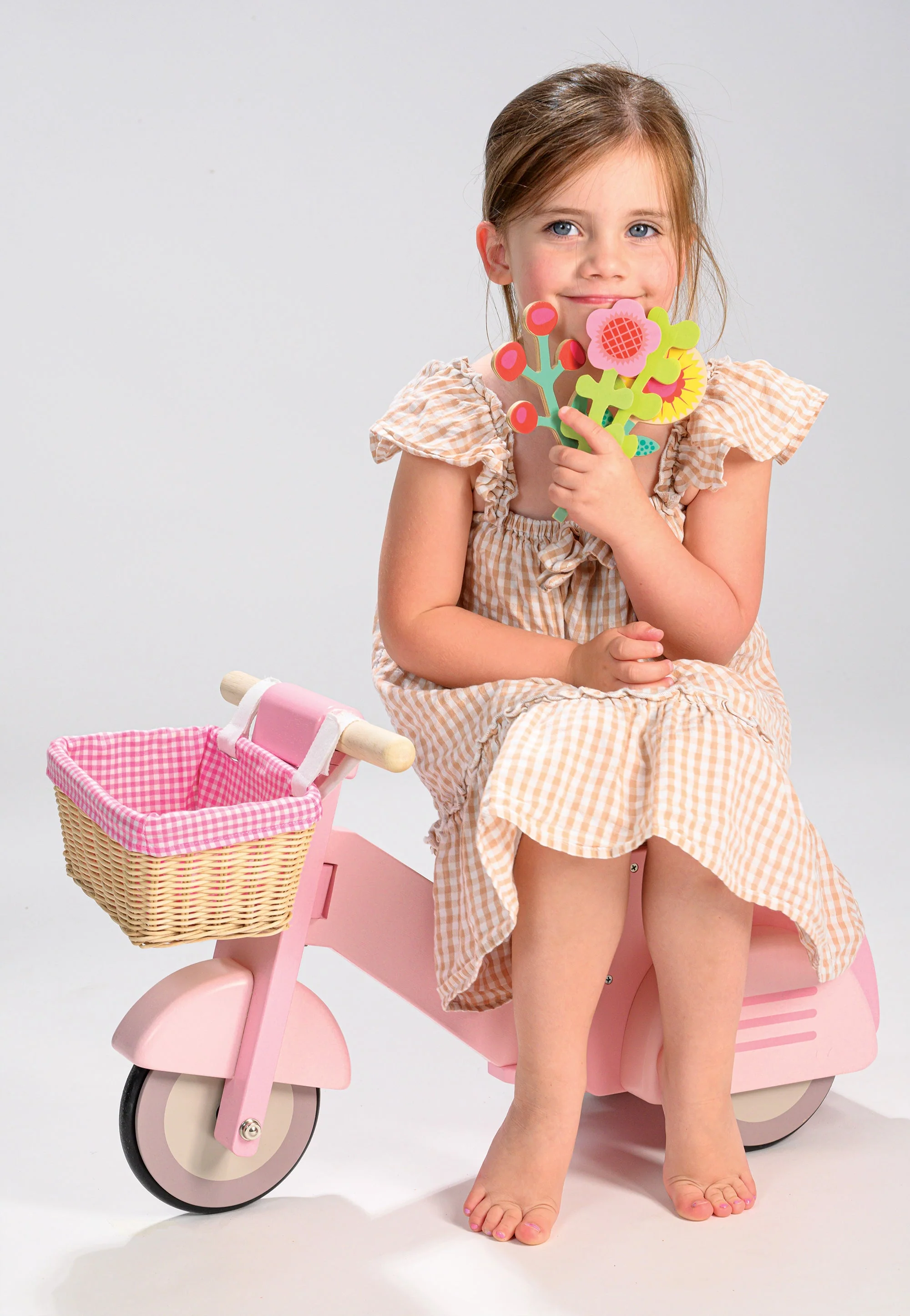 Tender Leaf Scooter with Basket - Image 3