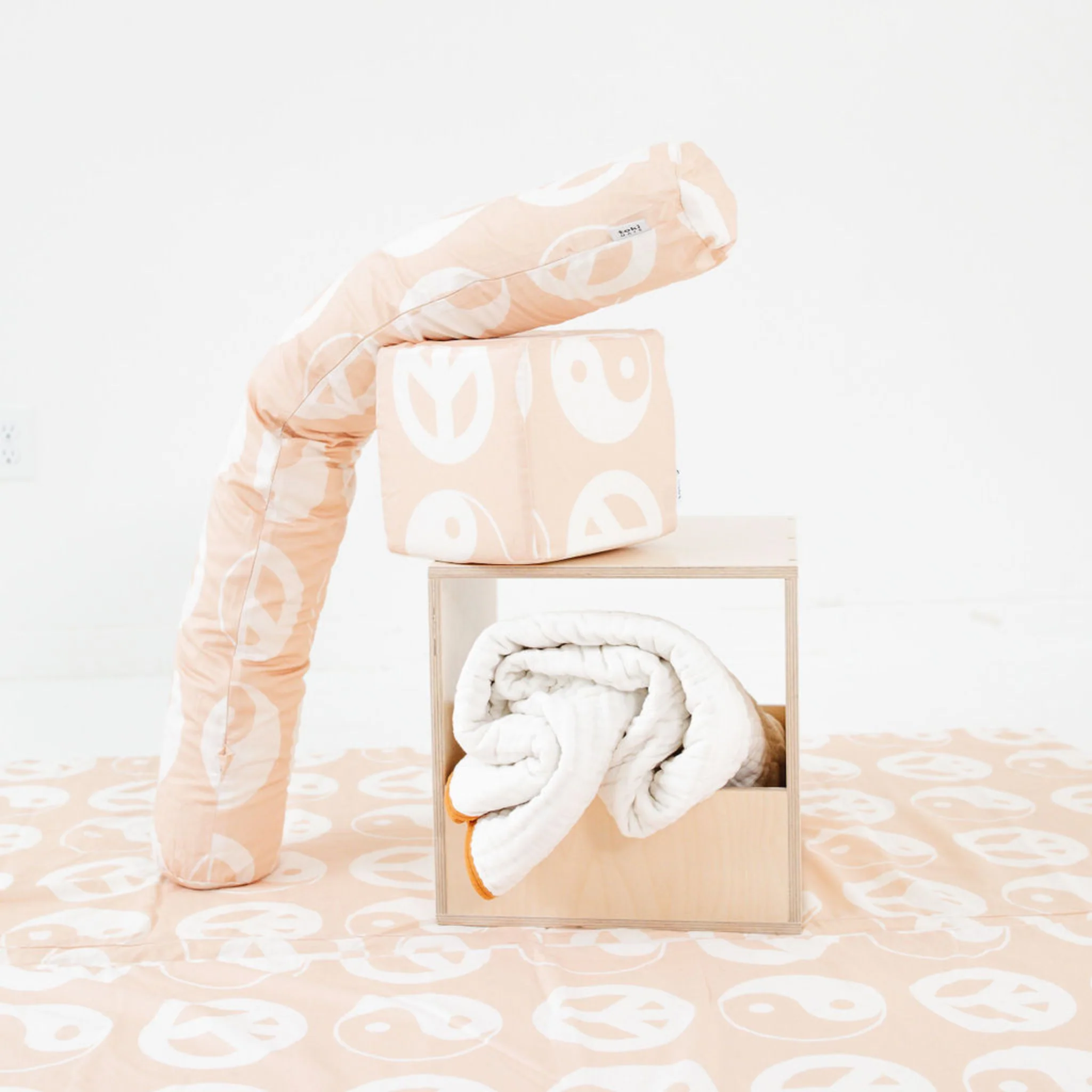 Toki Kids Beige Yin Yang Play Cube - Image 3