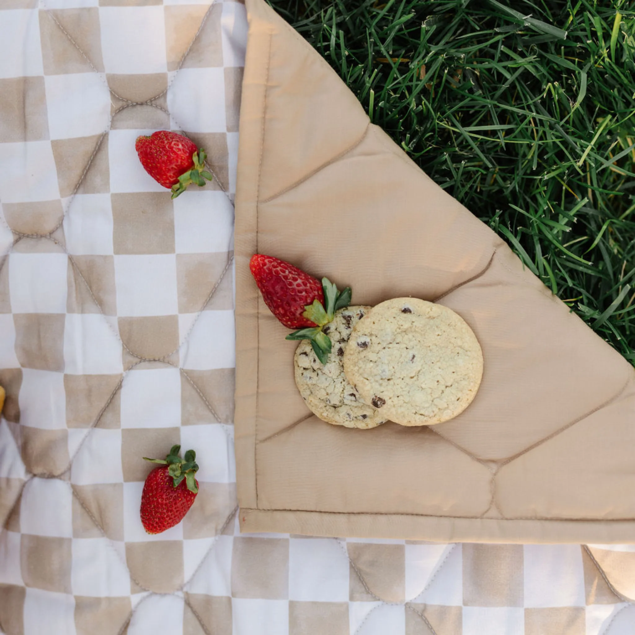 Toki Kids Checker Toffee Picnic Blanket - Image 6