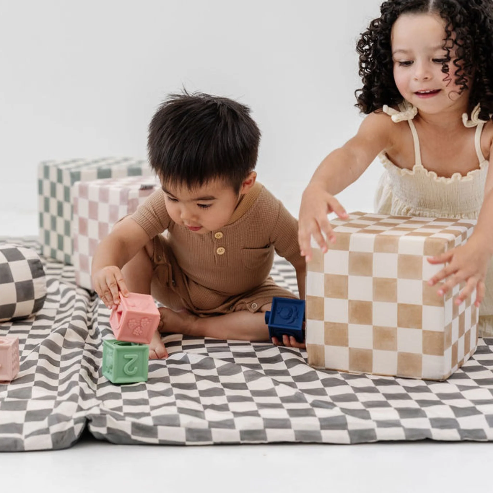 Toki Kids Checker Toffee Play Cube - Image 2