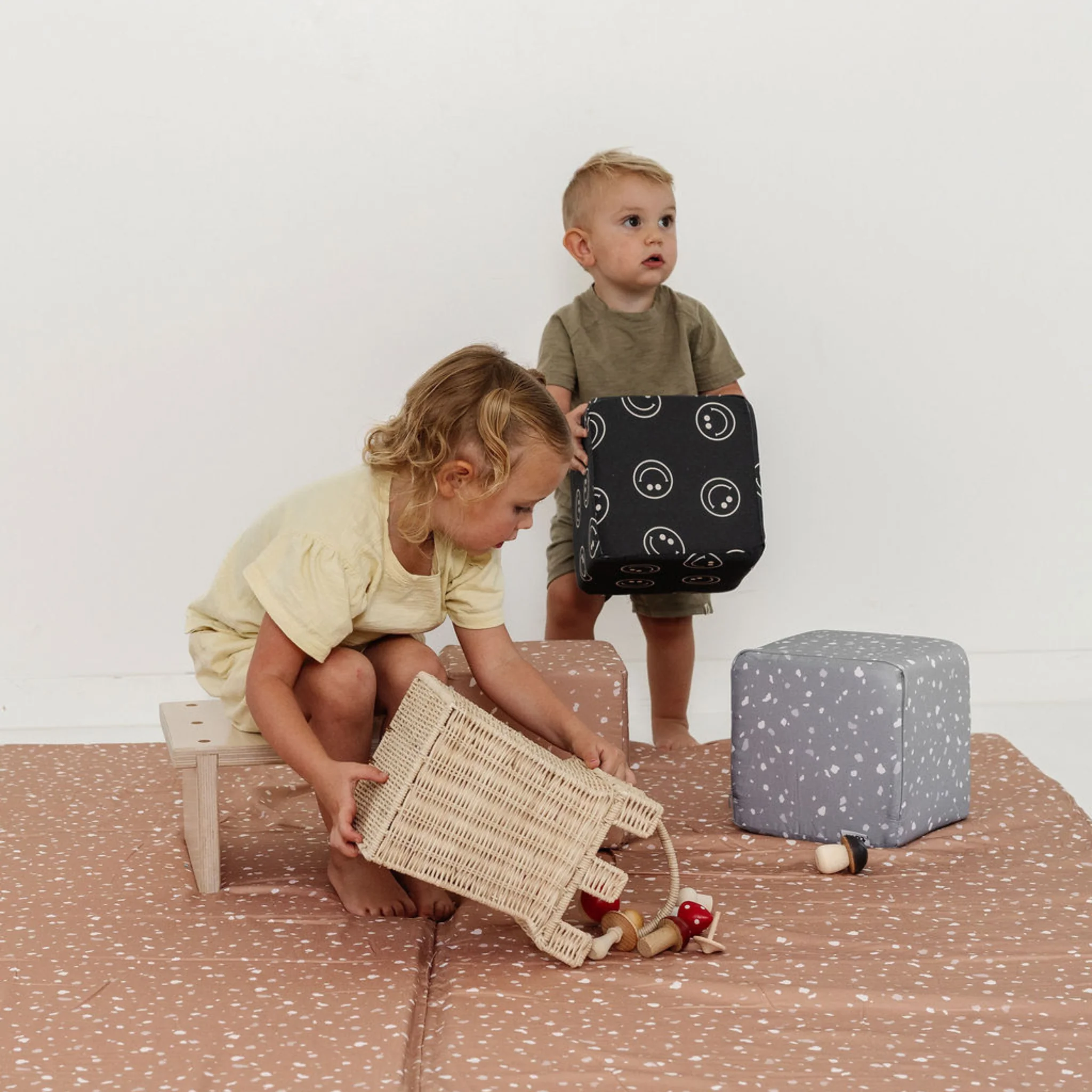 Toki Kids Terrazzo Slate Play Cube - Image 3