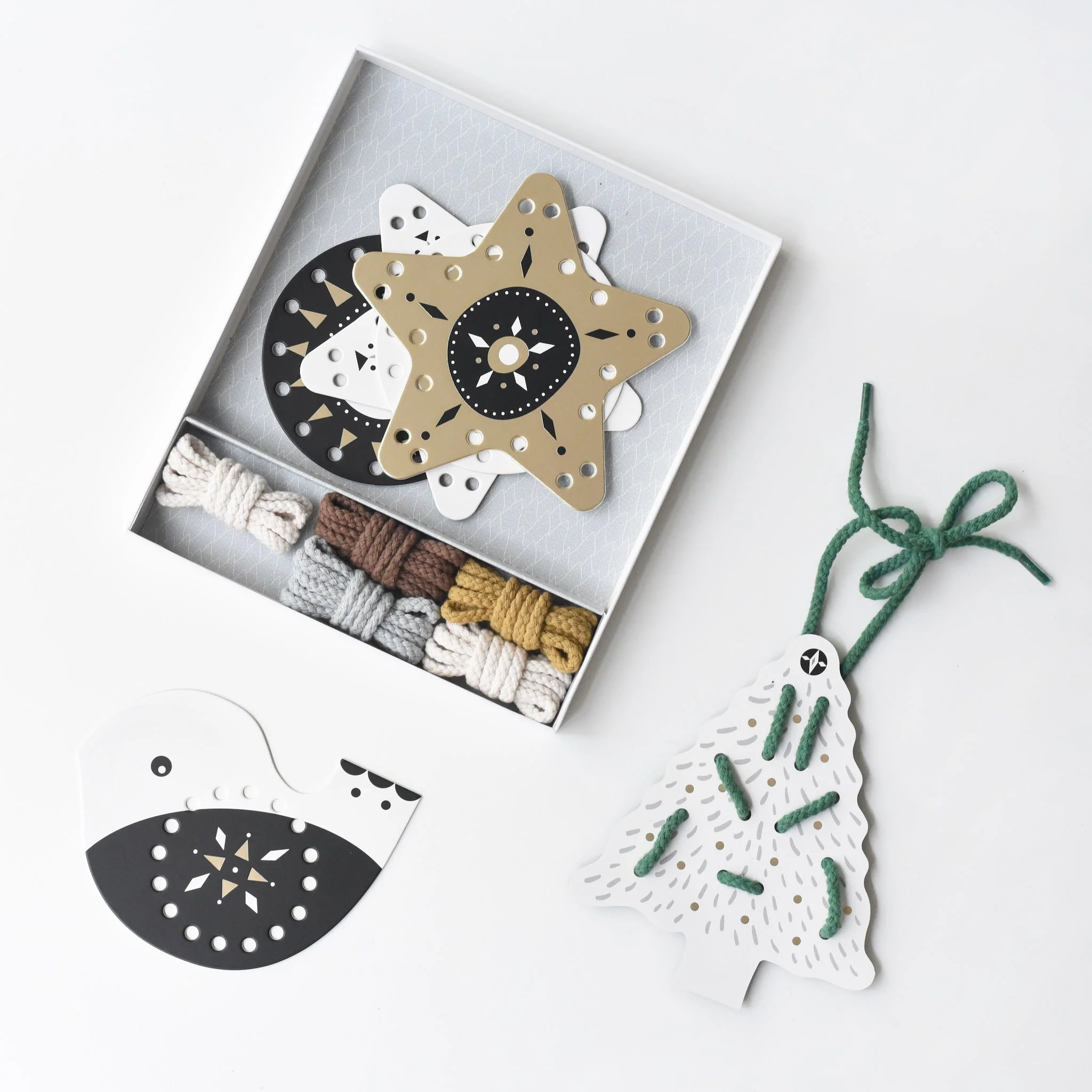 Wee Gallery Festive Fun Lacing Ornaments - Image 4