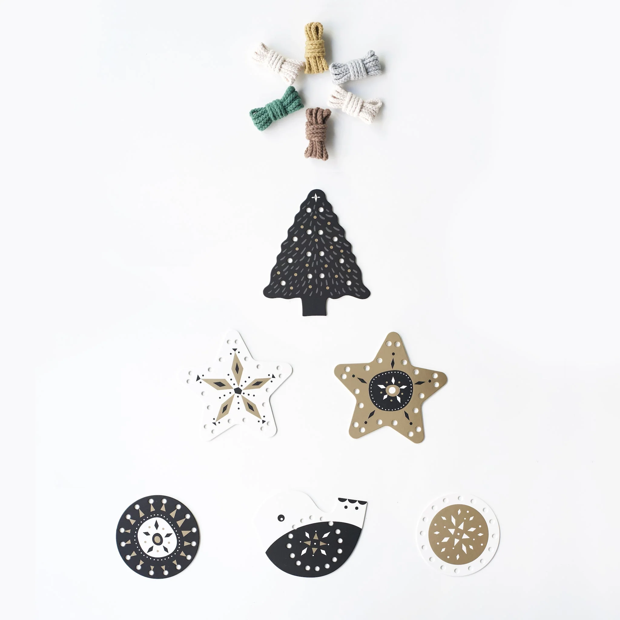 Wee Gallery Festive Fun Lacing Ornaments - Image 7