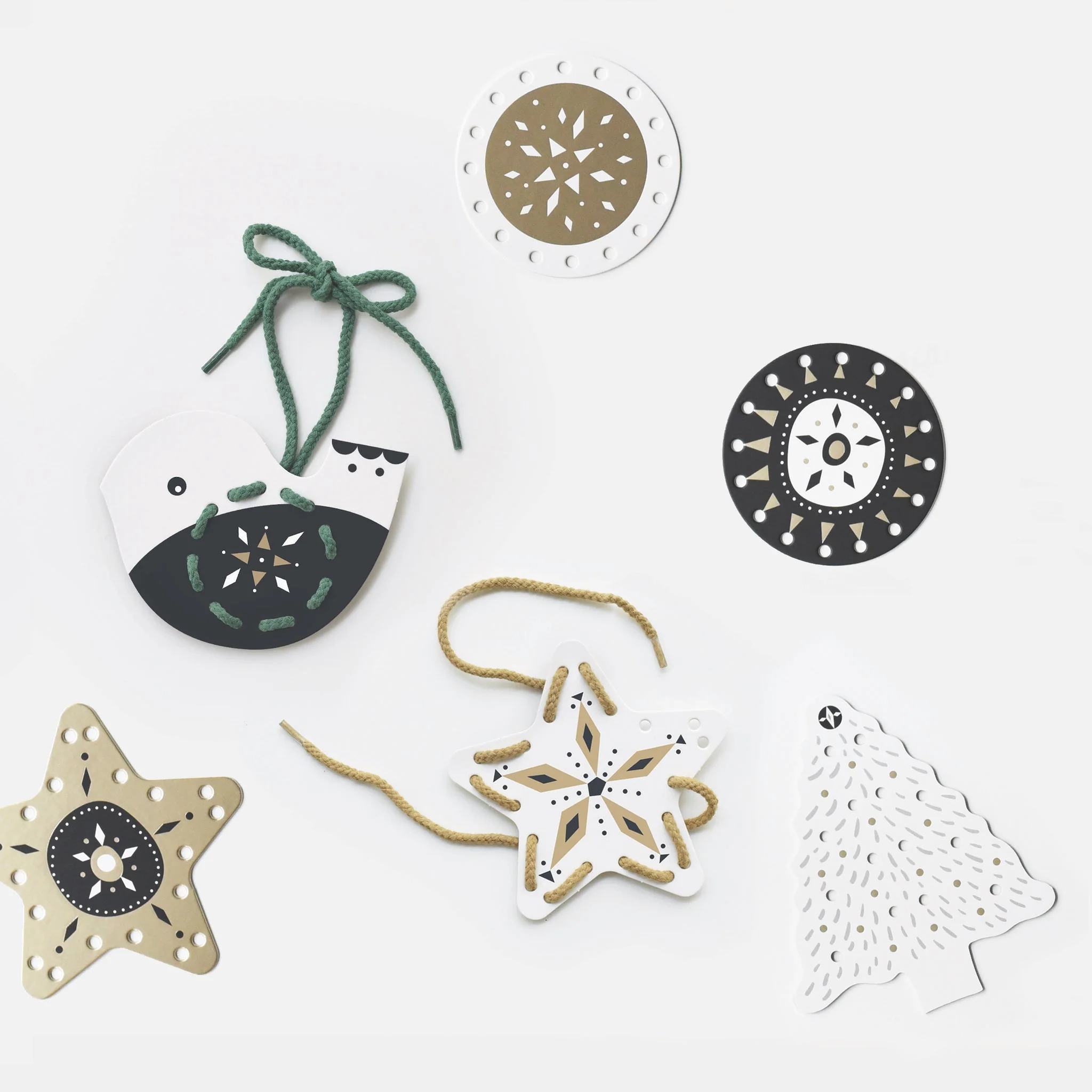Wee Gallery Festive Fun Lacing Ornaments - Image 8