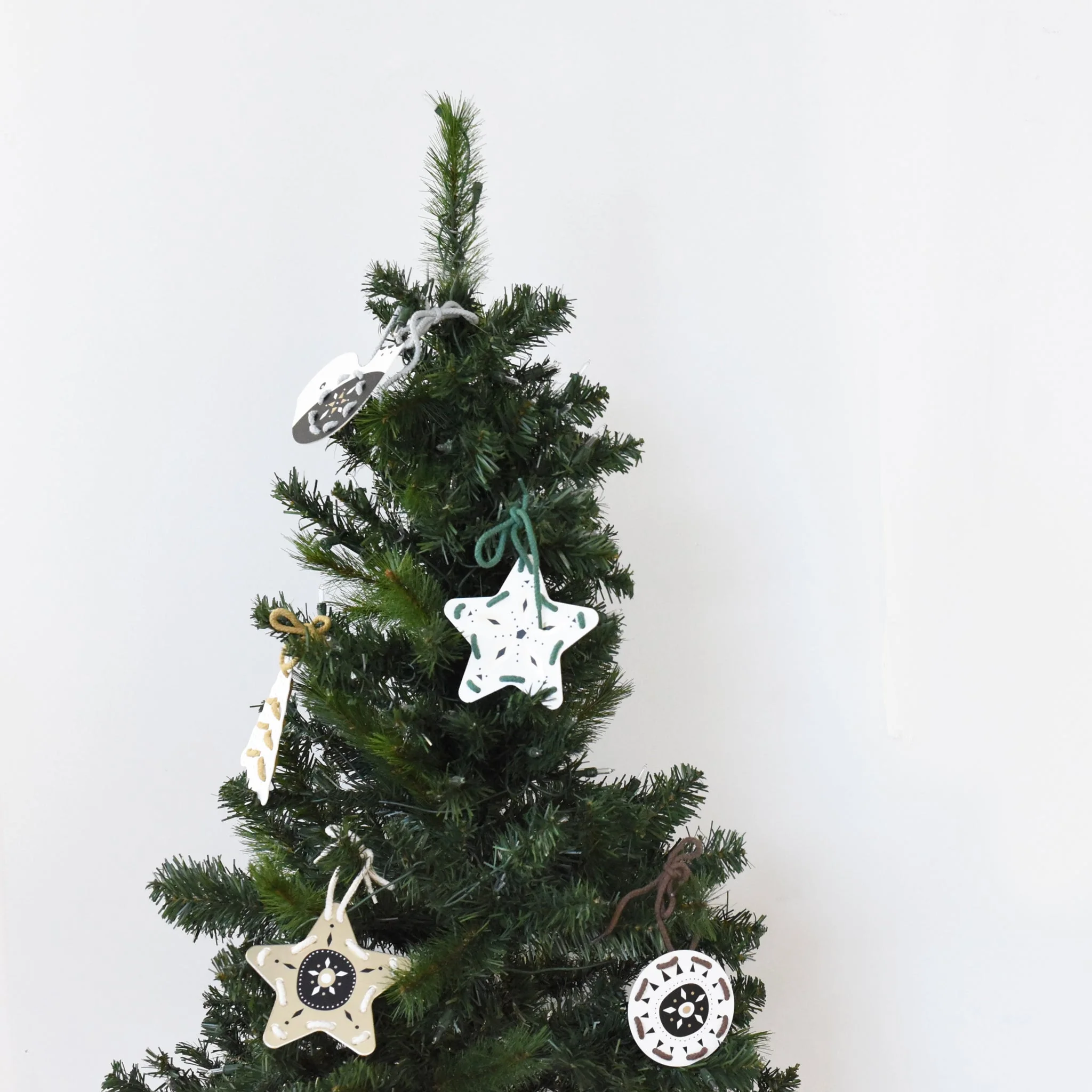 Wee Gallery Festive Fun Lacing Ornaments - Image 9